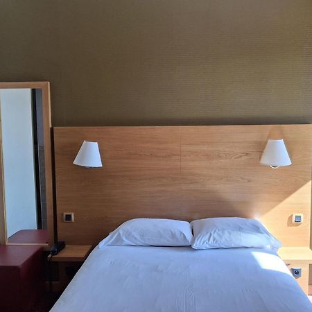 Hotel Tour Maje Rodez Esterno foto