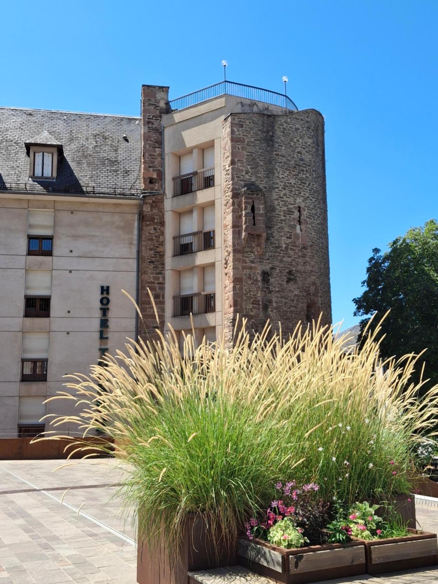 Hotel Tour Maje Rodez Esterno foto